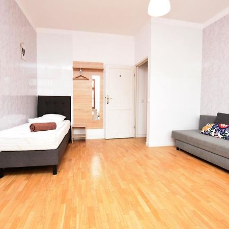City Central Hostel Вроцлав Екстериор снимка